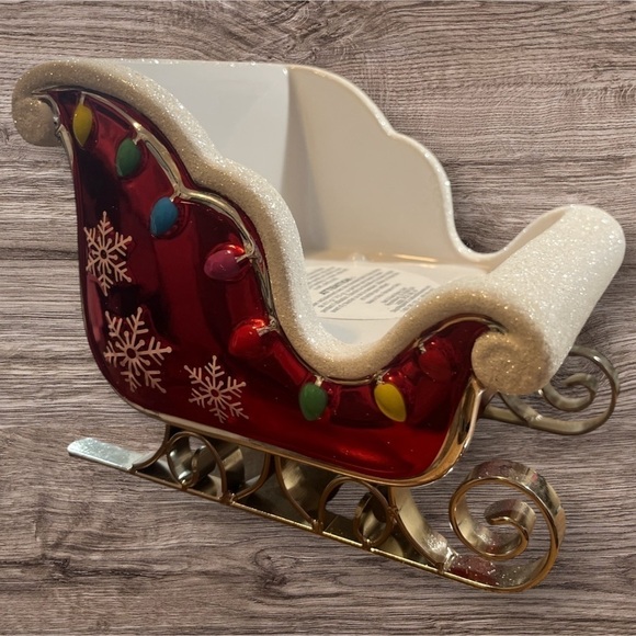 NWT BATH & BODY WORKS SANTA'S SLEIGH 3-WICK CANDLE HOLDER - RETIRED - Picture 1 of 4